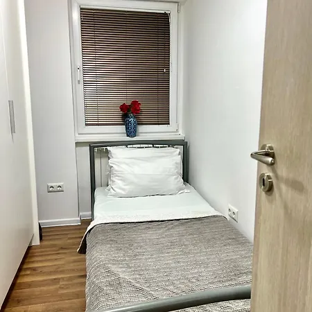 Διαμέρισμα Spacious Two-bedroom With Free Parking *