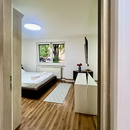 Spacious Two-bedroom With Free Parking *