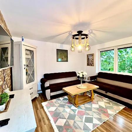 Spacious Two-bedroom With Free Parking *