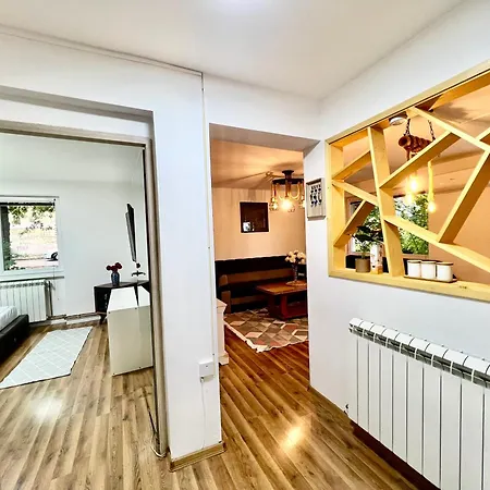 Apartmán Spacious Two-bedroom With Free Parking