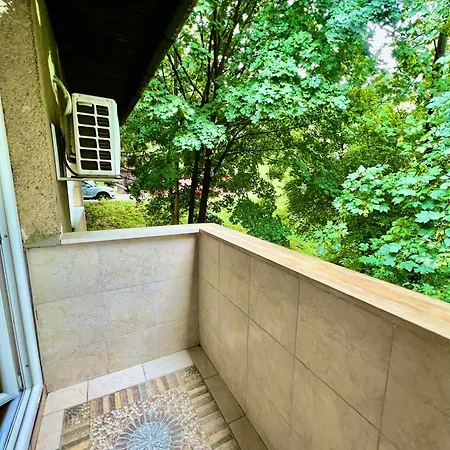 Spacious Two-bedroom With Free Parking Apartmán Sarajevo