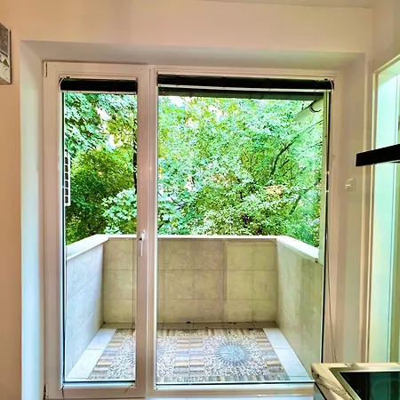 Spacious Two-bedroom With Free Parking Apartmán
