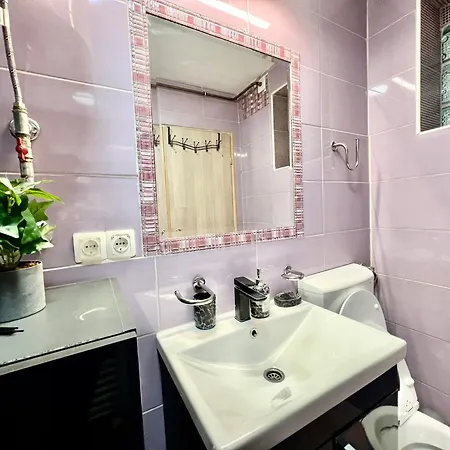 Apartment Spacious Two-bedroom With Free Parking *