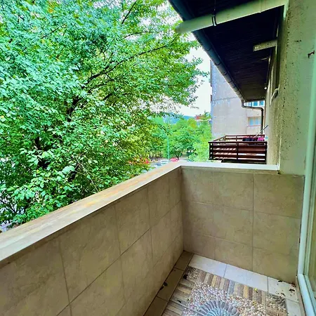 Spacious Two-bedroom With Free Parking