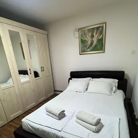 Spacious Two-bedroom With Free Parking Διαμέρισμα