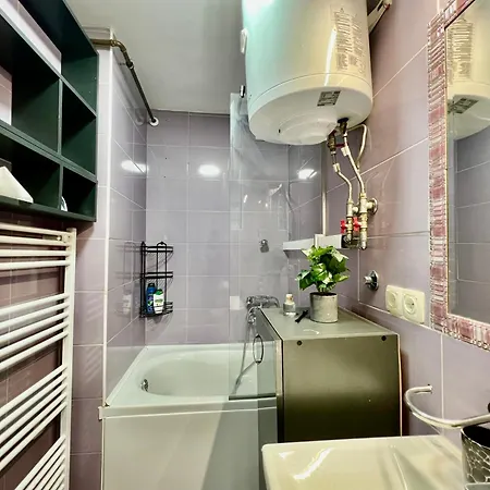 Spacious Two-bedroom With Free Parking Apartmán