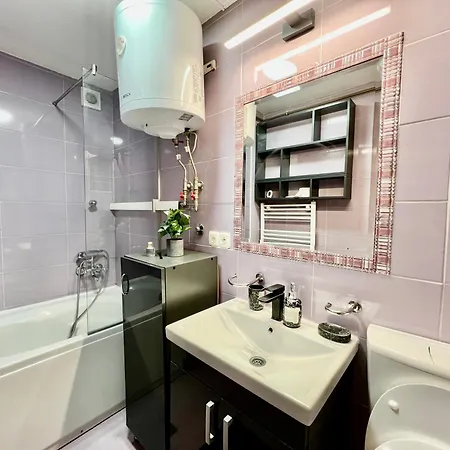 Apartment Spacious Two-bedroom With Free Parking